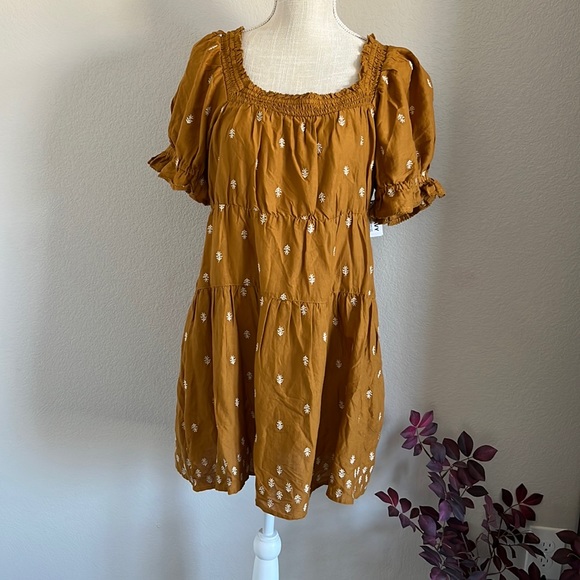 Old Navy Dresses & Skirts - Floral embroidered dress